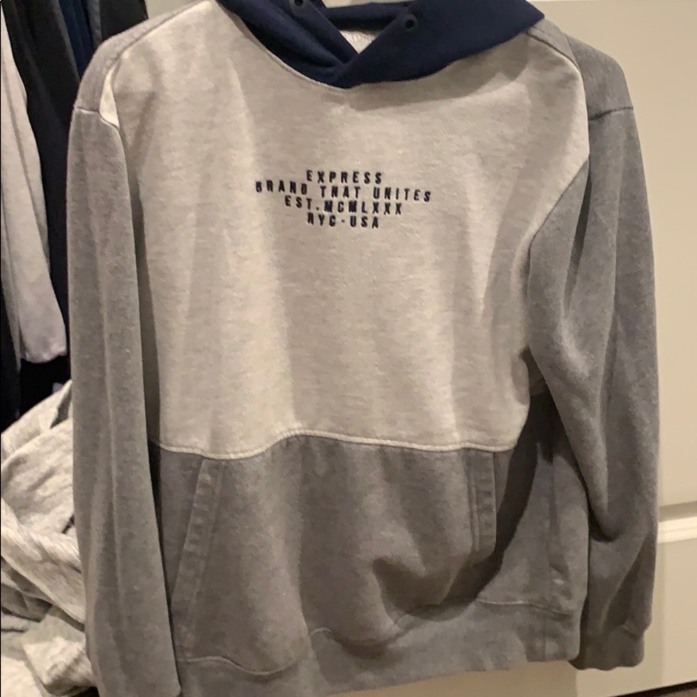 Sweatshirt